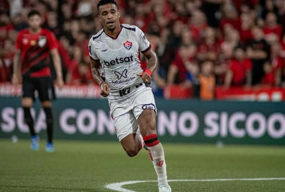 Vitória vence o Athletico por 2x1 em Curitiba