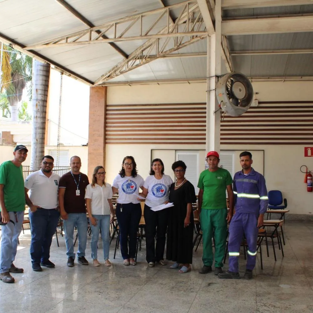 UNEB doa 80 cadeiras universitárias para Associação de Caridade São Sebastião em Brumado