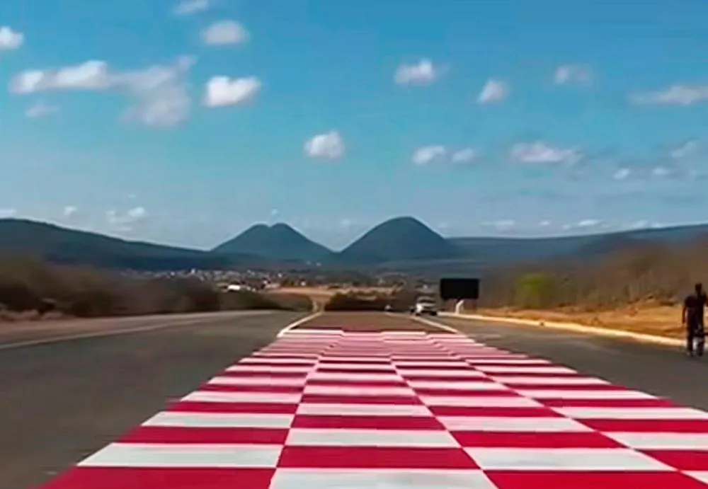 Primeira área de escape da Bahia é finalizada na BA-142, em Ituaçu