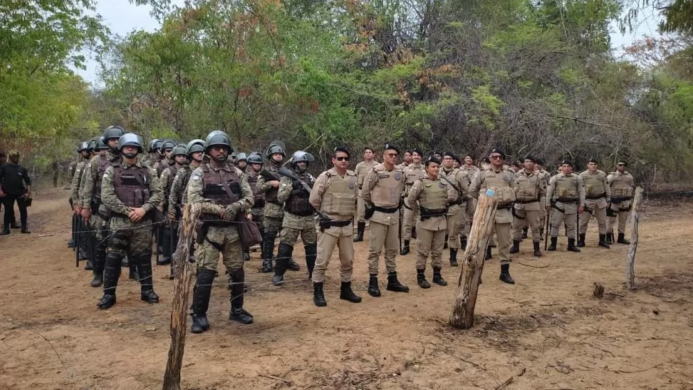 Polícia Militar da Bahia Cumpre Mandado de Reintegração de Posse em Carinhanha