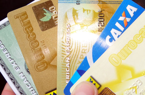 Seu bolso: Juros do cartão de crédito atingem maior nível em 16 anos