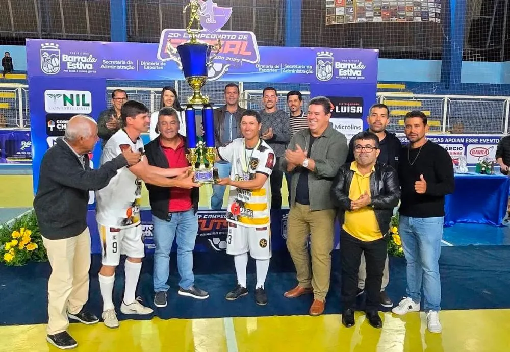 Marquinho Viana participa de final de campeonato de futsal e do Forró Félix em Barra da Estiva