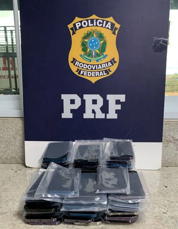 Em Vitória da Conquista, PRF apreende celulares e cigarros eletrônicos transportados em ônibus