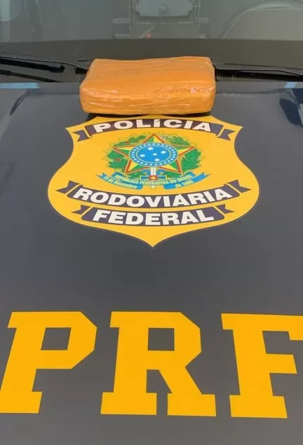 Homem é detido pela PRF transportando 1 KG de cocaína presa no próprio corpo