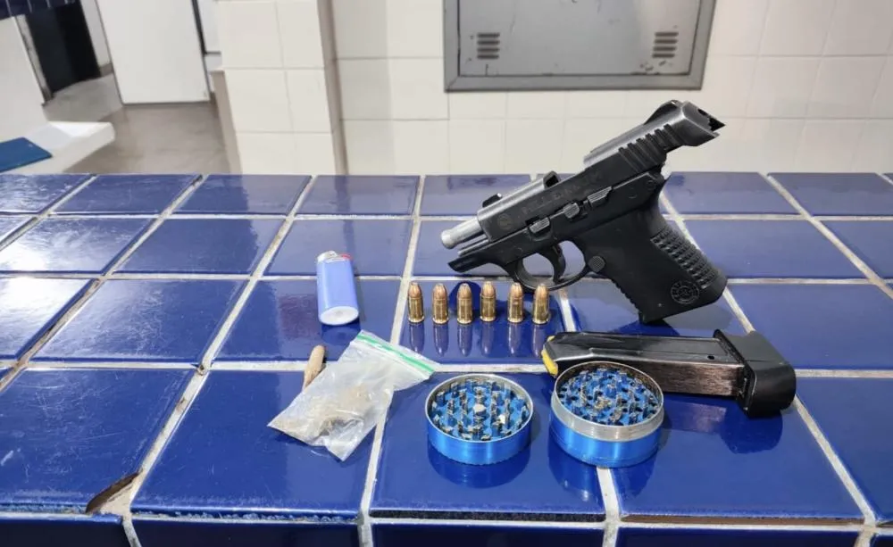 Polícia Rodoviária Estadual apreende arma e drogas em operação na BA-262, em Brumado