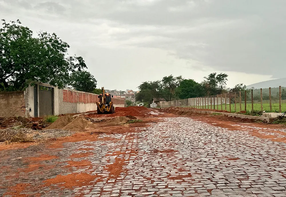 Obras de alargamento da Avenida Cléio Antônio Diniz avançam em Brumado