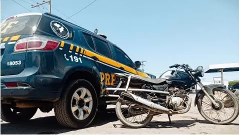 PRF recupera em Poções moto furtada em Vitória da Conquista