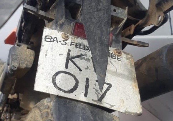 Com placa artesanal e chassi apagado, PRF apreende motocicleta Honda XL250 no sudoeste baiano