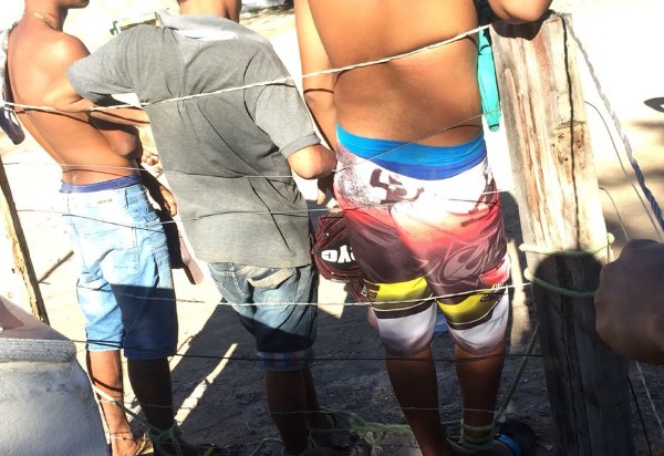 Brumado: populares amarram acusados de furtos e acionam a polícia no distrito de Itaquaraí