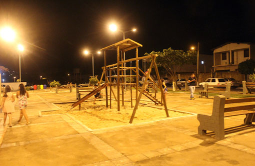 Praça Maria Aparecida Ferreira é inaugurada com presença da comunidade e comitiva municipal 