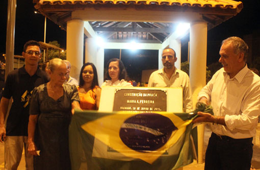 Praça Maria Aparecida Ferreira é inaugurada com presença da comunidade e comitiva municipal 