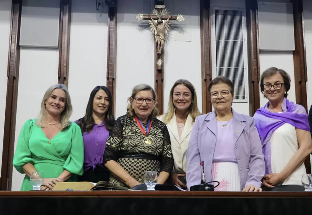 Deputada Ivana Bastos prestigia Sessão Especial em homenagem à deputada Maria Del Carmen
