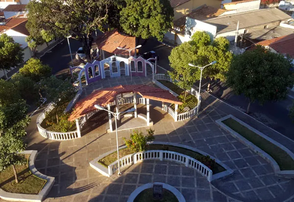 Duas mulheres são presas por tráfico de drogas na Praça do Fogo, em Brumado