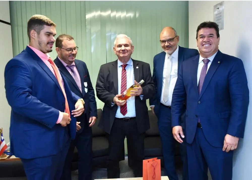 Deputado Marquinho Viana discute emendas impositivas com senador Ângelo Coronel em Brasília