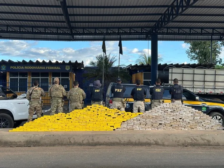 Em Barreiras, PRF apreende quase meia tonelada de cocaína após fuga de motorista