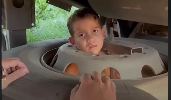 Criança de 4 anos é resgatada por policiais após ficar com a cabeça presa em carreta no Oeste da Bahia