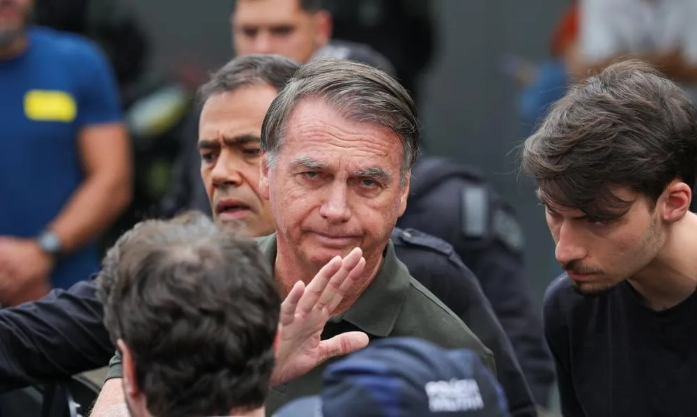 Moraes nega pedido da defesa e mantém prisão domiciliar de Bolsonaro