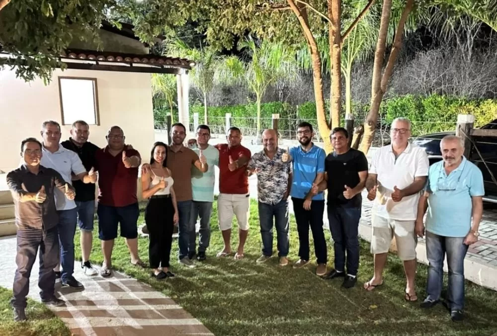 Brumado: Vereadores da base do Prefeito Eduardo Vasconcelos aparecem ao lado do pré-candidato a prefeito Fabrício Abrantes