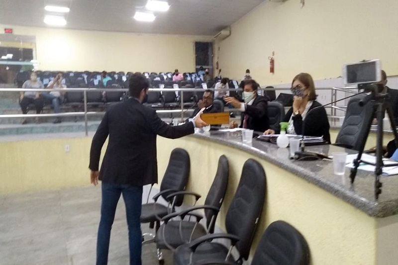 Veto do prefeito sobre o horário do funcionamento das ETIs é derrubado em sessão do Legislativo de Brumado