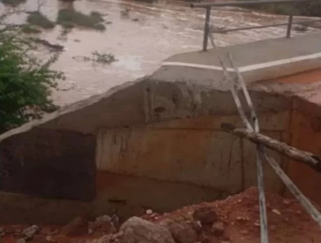 Brumado: Cabeceira da ponte do Barreiro Branco 2 não suporta chuva e cai