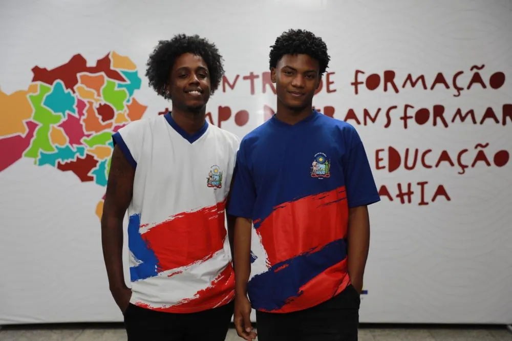 Governo da Bahia lança nova farda escolar e promove formação para gestores sobre Educação Integral