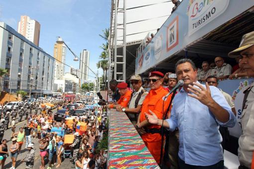 Na feijoada da PM, Rui diz que a Bahia não vai ficar de joelhos para o crime organizado