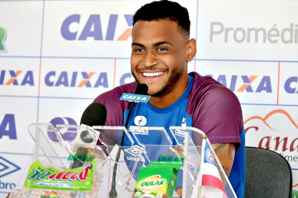 Coritiba encaminha contratação do atacante Júnior Brumado