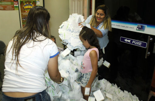 CDL realizou o segundo sorteio da campanha 'Show de Prêmio' Dia das Mães, Namorados e São João