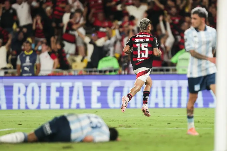 Flamengo marca no fim, vence o Racing e leva vantagem para a volta da semifinal da Libertadores