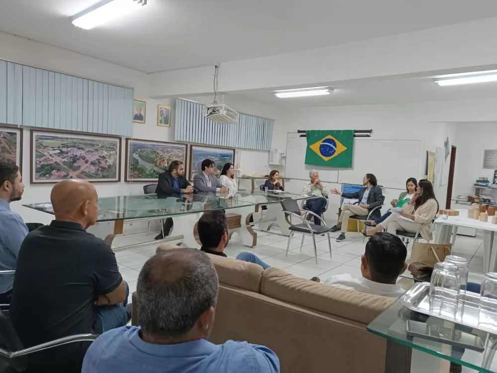 Prefeitura de Brumado discute ações para aprimorar a coleta seletiva no município