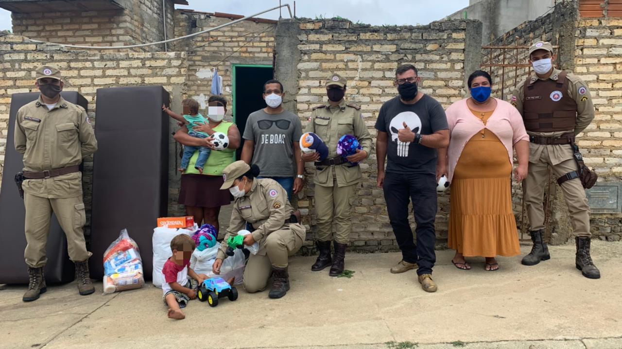 Conquista: Família recebe presentes da Patrulha Solidária da PM