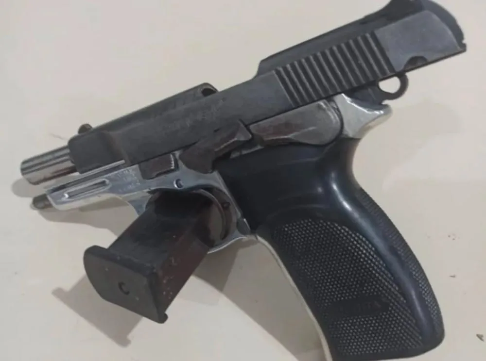 Homem é preso após invadir loja de celulares e fazer reféns em Vitória da Conquista 