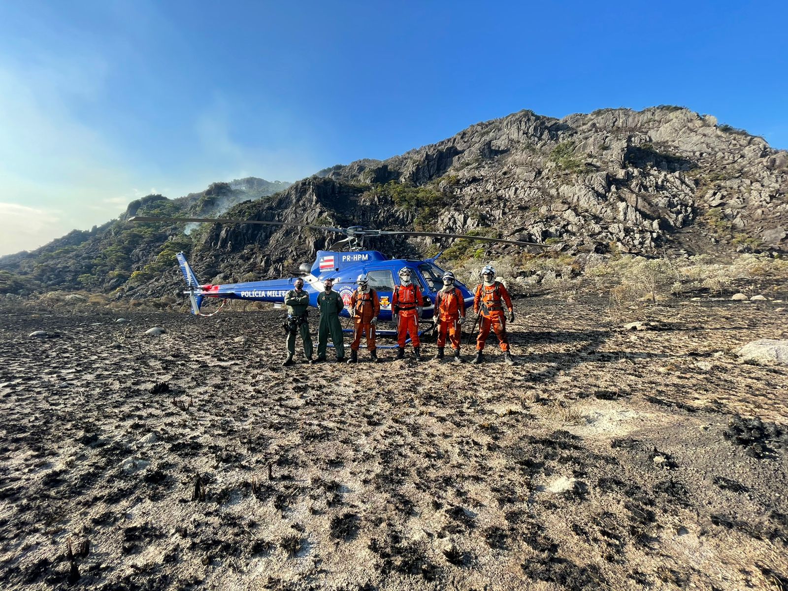 Bombeiros atuam no combate a incêndios em três regiões da Bahia