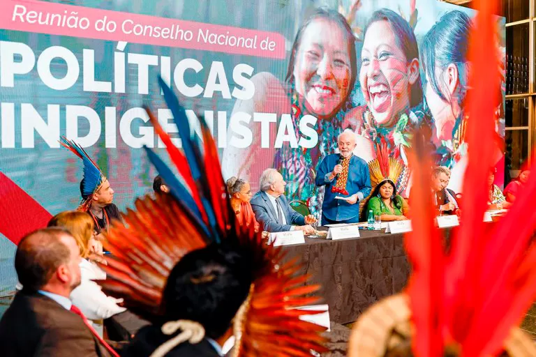 Lula homologa terras indígenas na Bahia