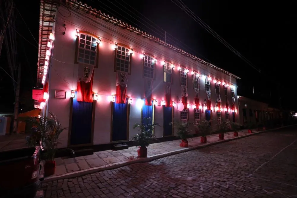 Rio de Contas vive a magia da Noite das Lanternas com presença do governador Jerônimo Rodrigues