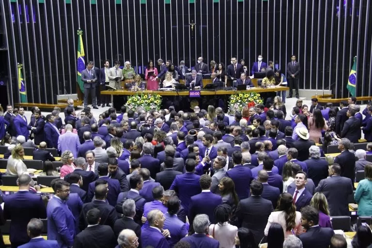 Deputados Federais eleitos tomam posse e dão início à 57ª legislatura da Câmara