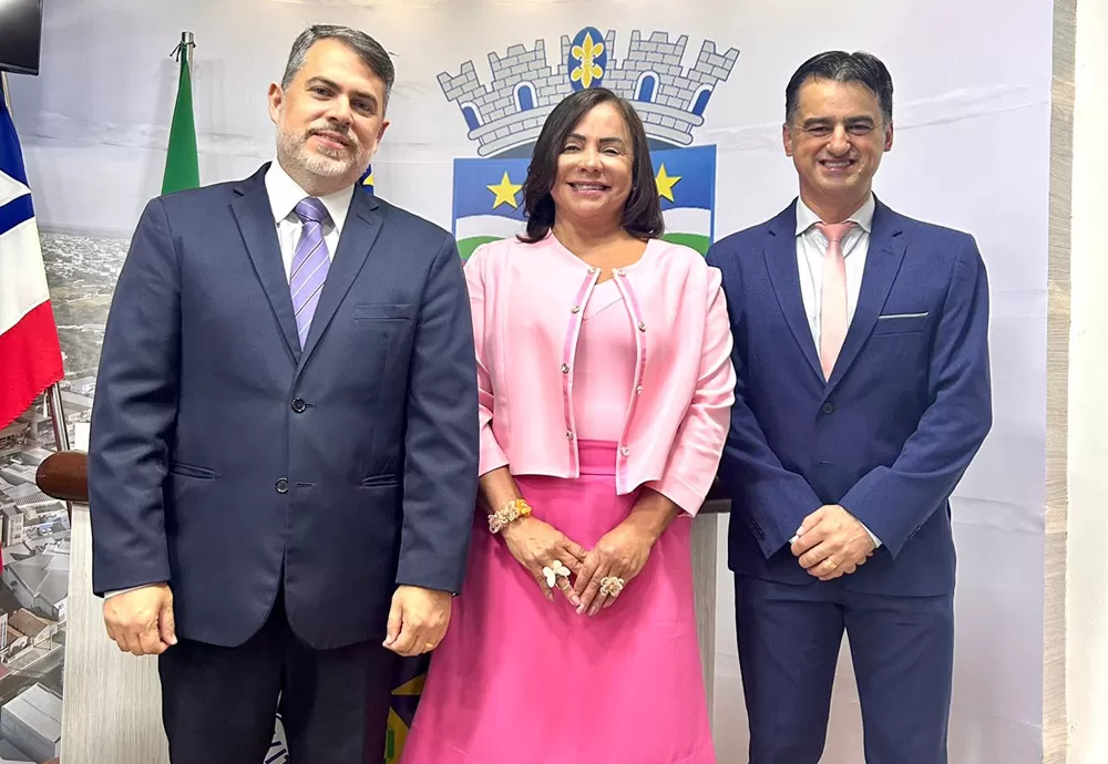 Promotora do MP recebe honraria por defender direitos das mulheres em Vitória da Conquista