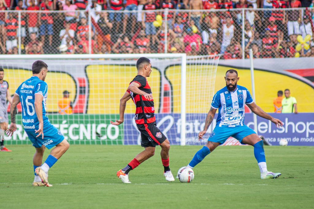 Vitória vence o Paysandu por 1x0 no Barradão