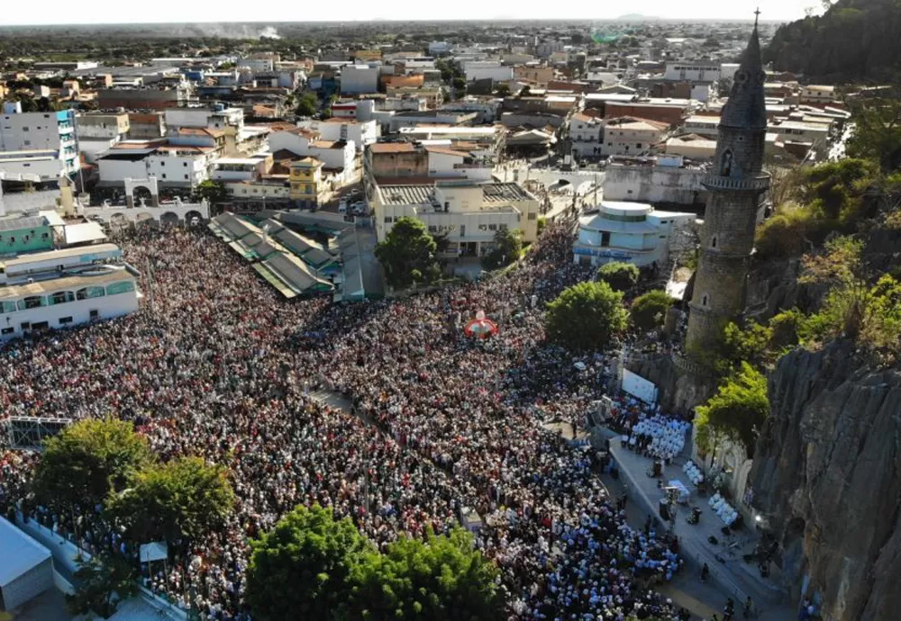Com festas de santa Dulce e Bom Jesus da Lapa, mês de agosto é auge do turismo religioso na Bahia