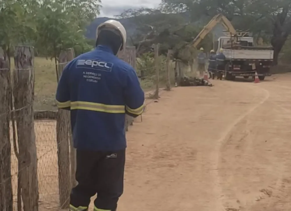 Após pedido de Vitor Bonfim, obra de extensão de energia elétrica é realizada em Ibipitanga