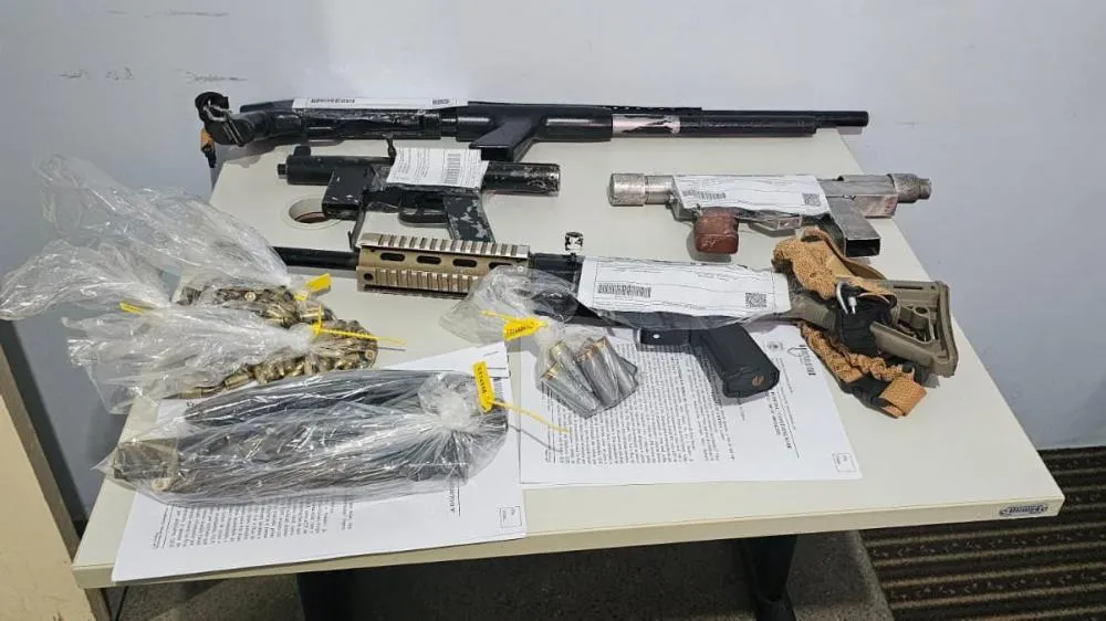 Espingarda e submetralhadoras são encontradas pela PM e PC