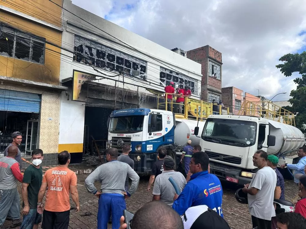 Fabrício Abrantes solidariza-se com empresários após incêndio em lojas e destaca necessidade da instalação do Corpo de Bombeiros em Brumado 
