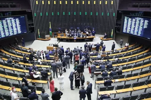 Câmara dos Deputados aprova urgência para projeto que equipara aborto de gestação acima de 22 semanas a homicídio