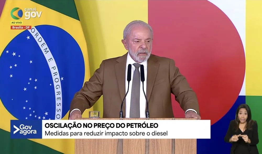 Lula assina decreto que zera PIS/Cofins do diesel para proteger população da alta internacional do petróleo