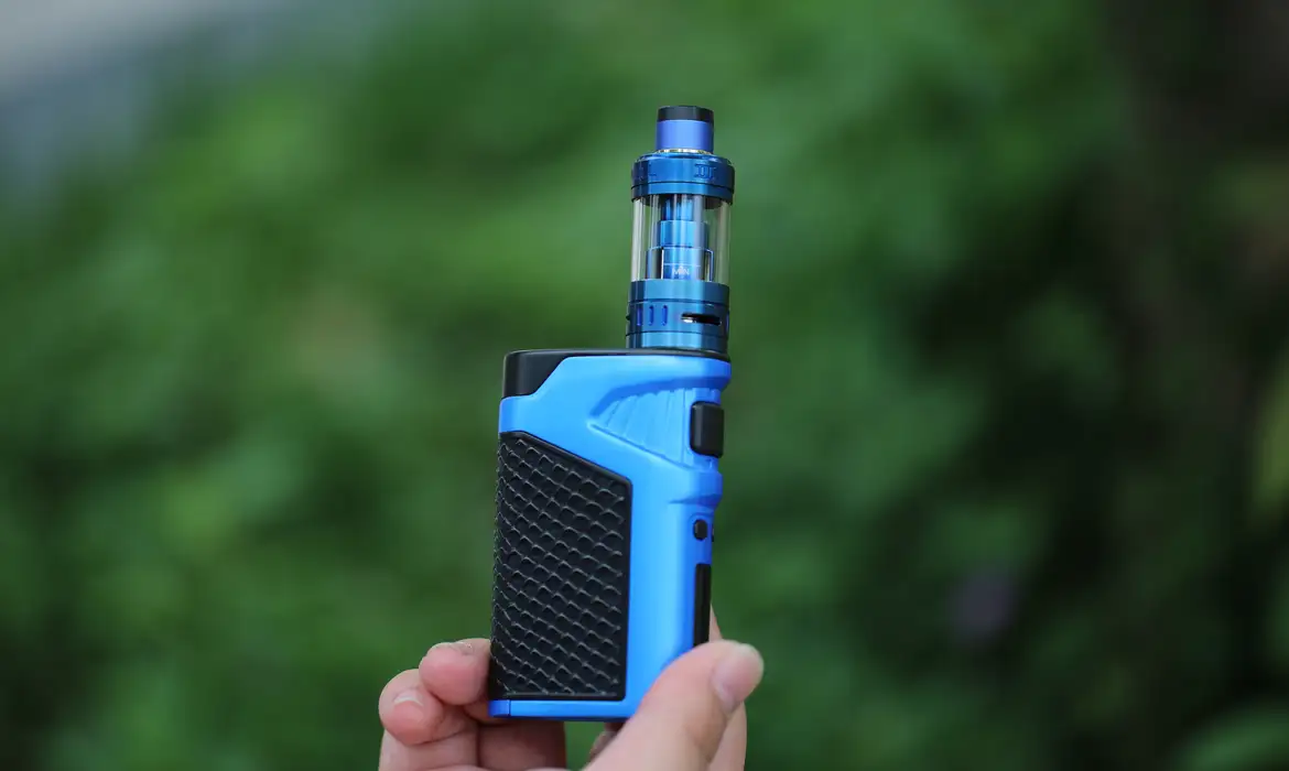 OMS alerta para aumento do uso de cigarros eletrônicos entre adolescentes em todo o mundo