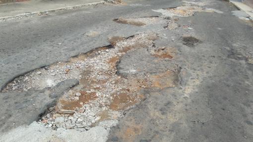 Brumado: moradores da Avenida Ana Lídia Viana Cardoso cobram da prefeitura a recuperação da via 