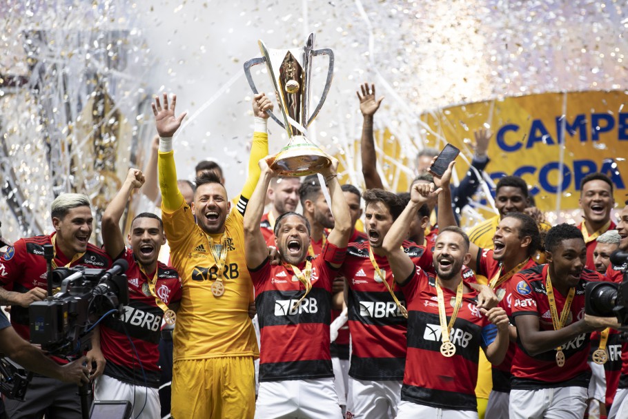 Bicampeão! Nos pênaltis, Flamengo vence o Palmeiras e conquista a Supercopa 2021