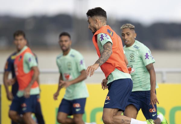 Seleção Brasileira faz primeiro treino na França