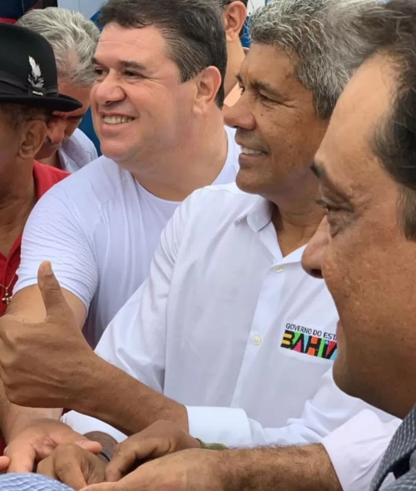 Governador Jerônimo Rodrigues assina ordem de serviço em Macaúbas, no valor de R$ 53 milhões com a presença do deputado Marquinho Viana