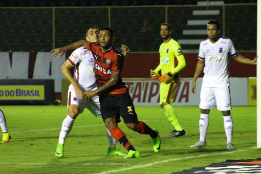 Vitória leva 2x0 do Paraná, no Barradão, pela Copa do Brasil 
